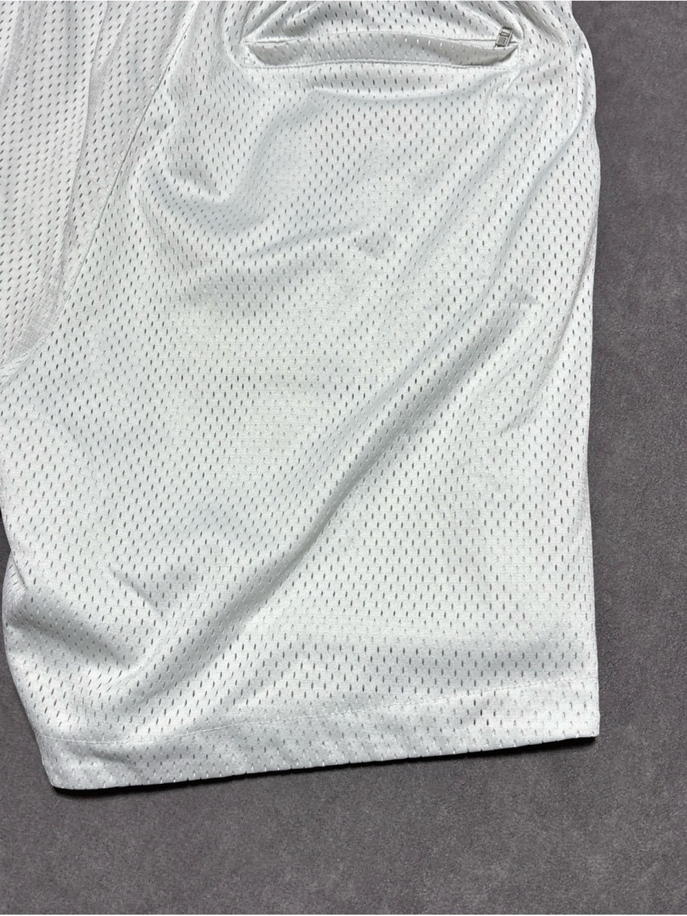 Kith Curtis Mesh Shorts White Script Logo Patch Gym Casual Men's Size Medium - Picture 13 of 13